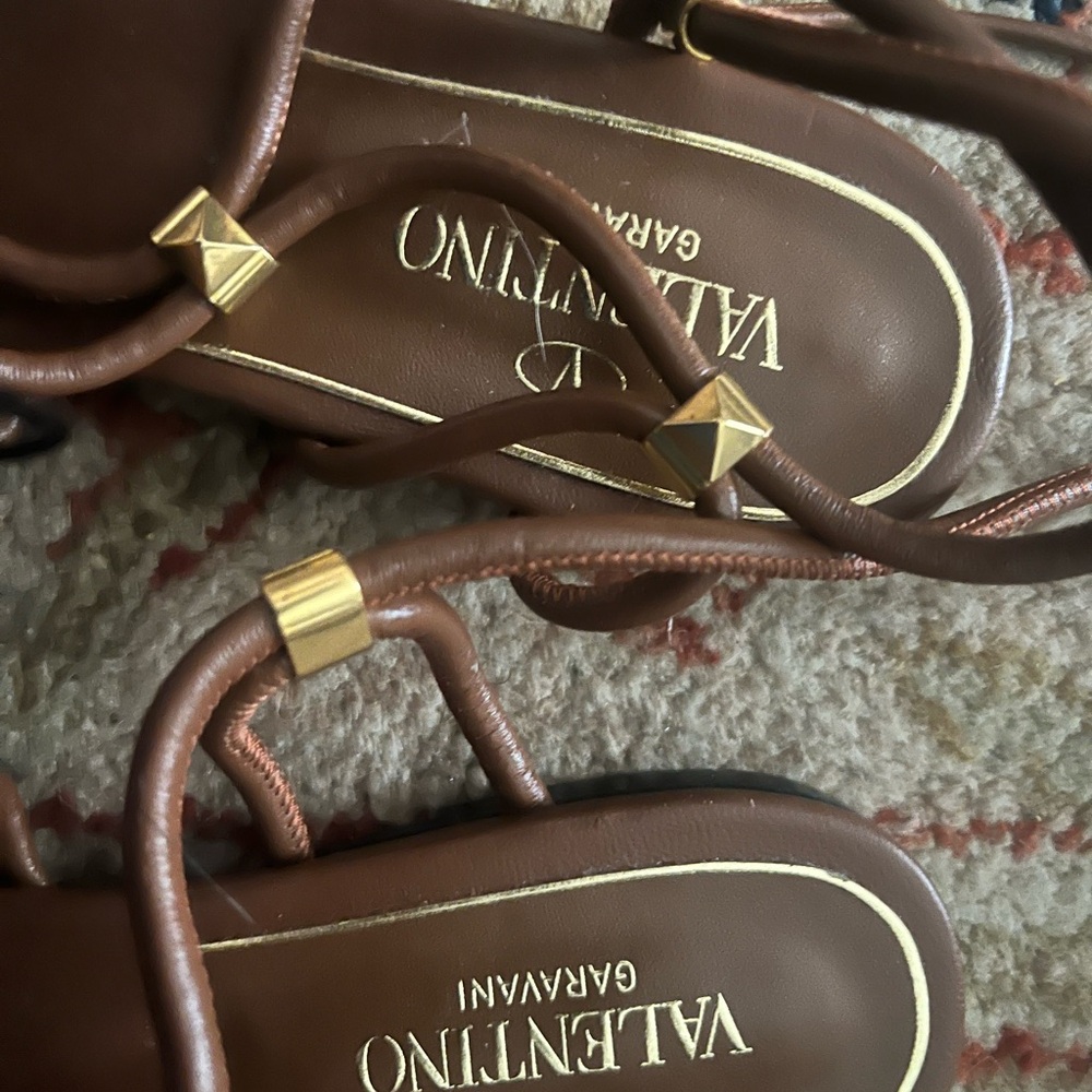 Valentino Garavani Brown Sandals with Gold Accents. (Made in Italy) - Picture 4 of 9